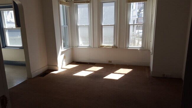 Building Photo - 29 Winchester Ave
