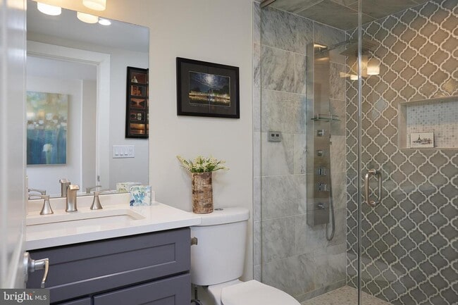 Foto del edificio - 34 Channing St NW