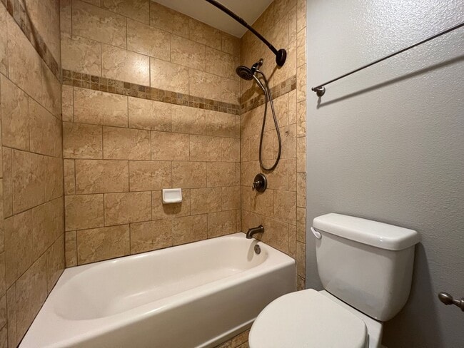 Building Photo - 2 Bedroom 1.5 Bath Condo in South San Jose