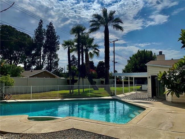 Building Photo - 400 Eucalyptus Dr