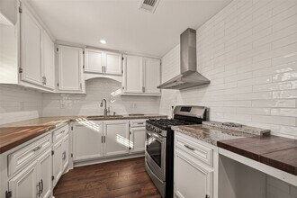 Building Photo - 8726 Glenloch Dr