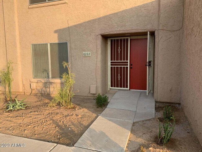 Foto del edificio - 8222 N 32nd Dr