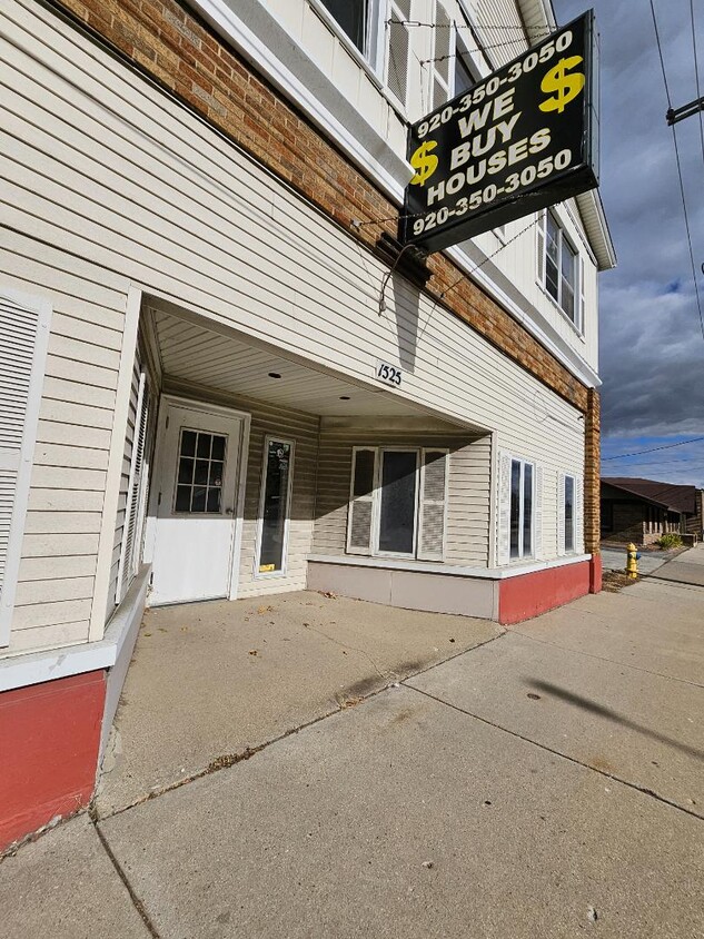 Building Photo - 1525 University Ave