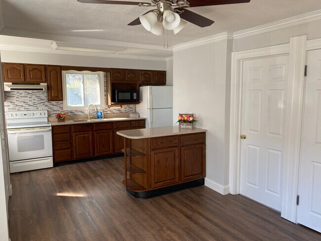 Kitchen - 708 Hubble St