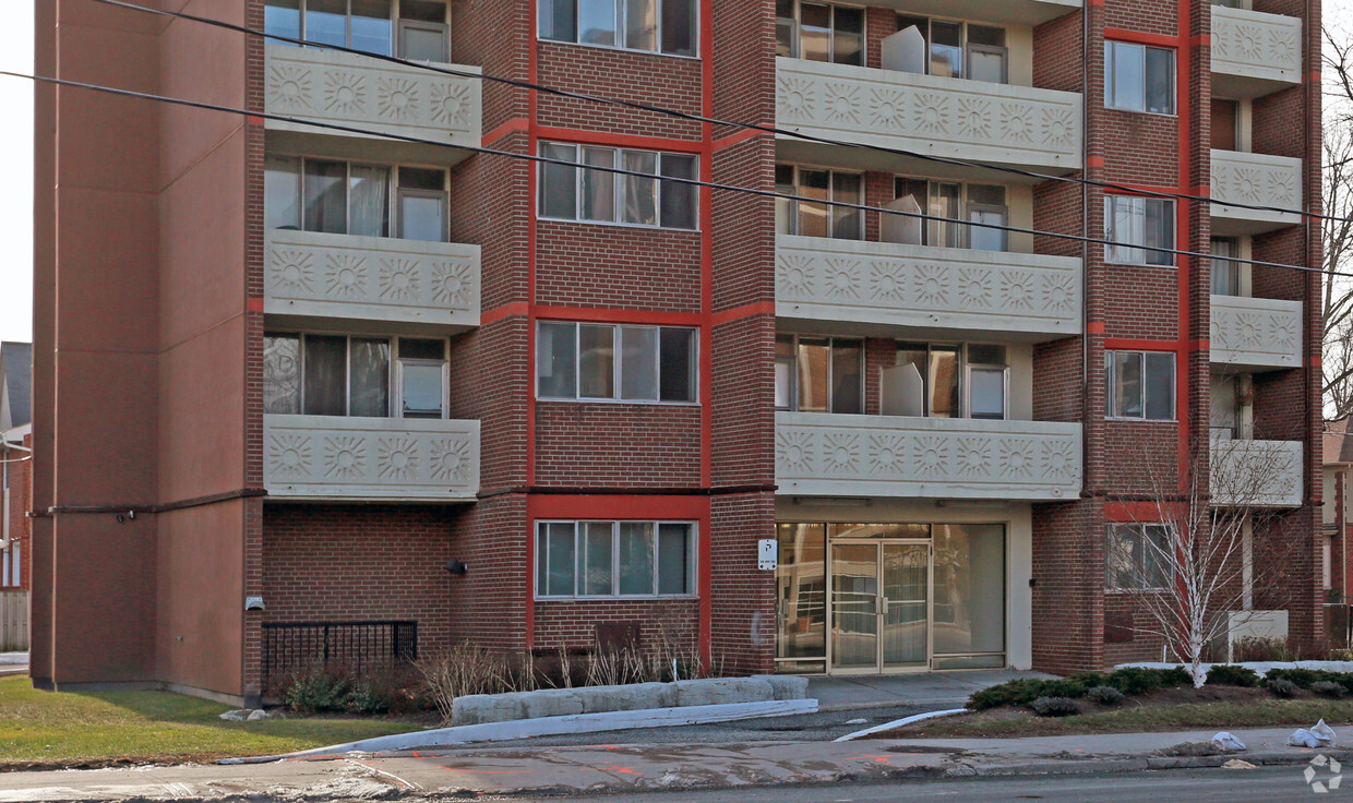 Building Photo - 435 Eglinton Ave E