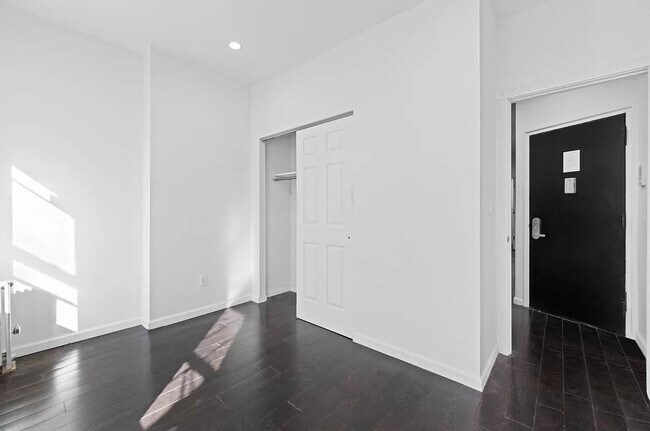 Foto del edificio - 437 W 46th St