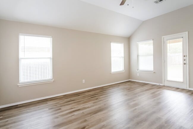 Building Photo - 837 Clear Springs Hollow
