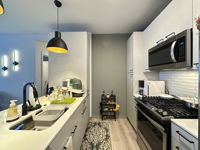 Foto del edificio - 2155 N Elston Ave