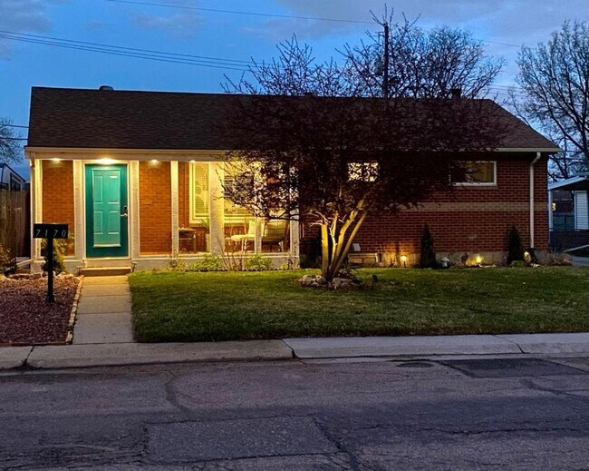 Foto del edificio - Spacious 5BR House in Denver