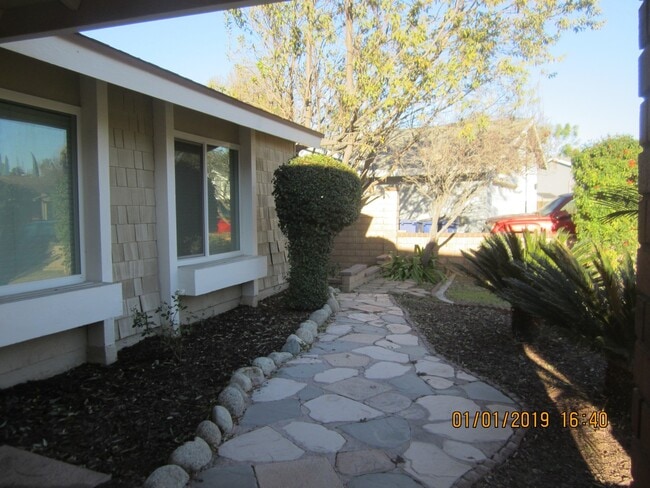 Building Photo - Immaculate 3 Bedroom With New Paint and Upgrades Throughout!