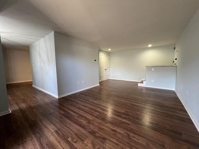 Building Photo - 15 Silverwood Cir