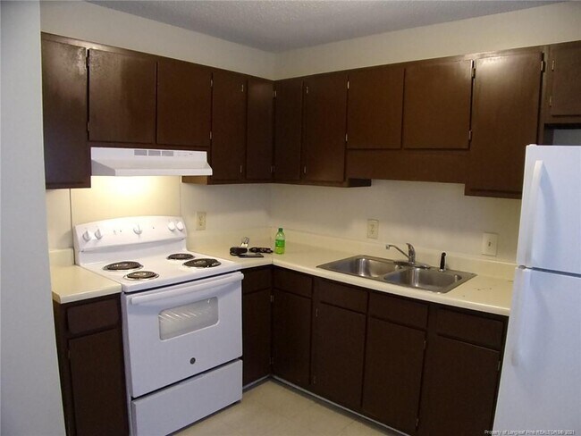 Building Photo - 4805 Fogarty Dr