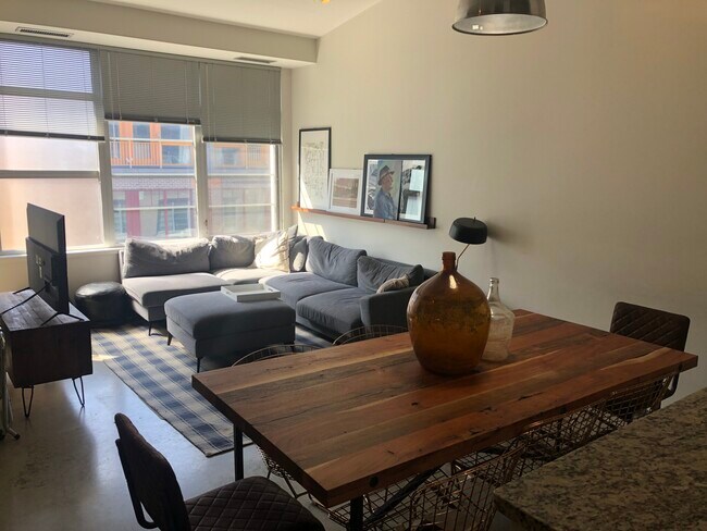 Foto del edificio - 147 E Berkeley St