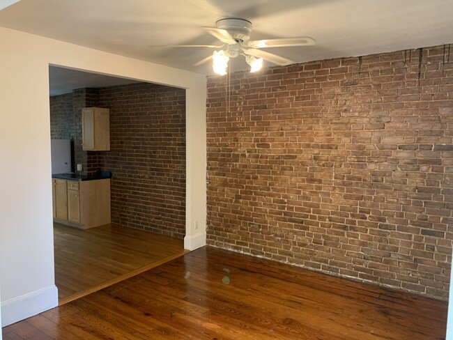 Building Photo - 12 Mead St