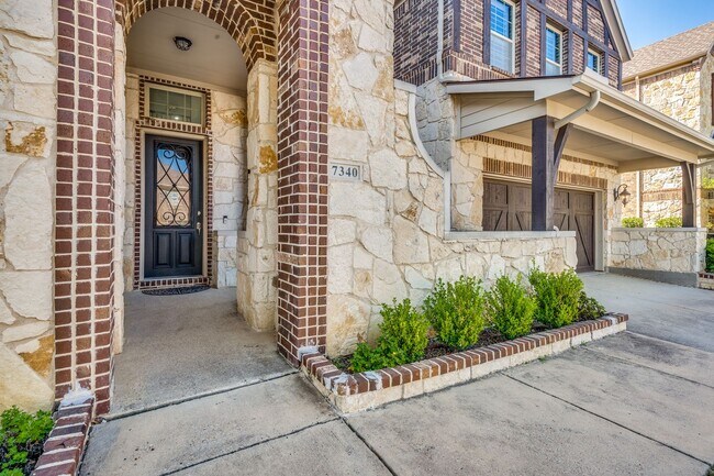 Building Photo - 7340 Beranger Dr