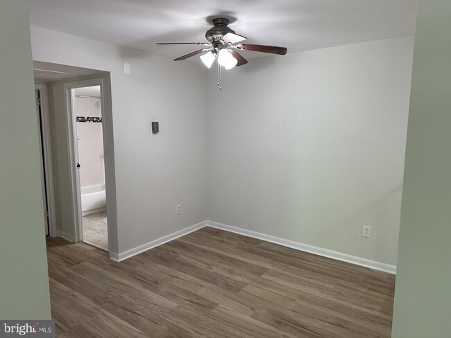 Foto del edificio - 11240 Chestnut Grove Square