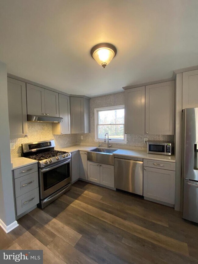 Foto del edificio - 22437 Bluebird Ct