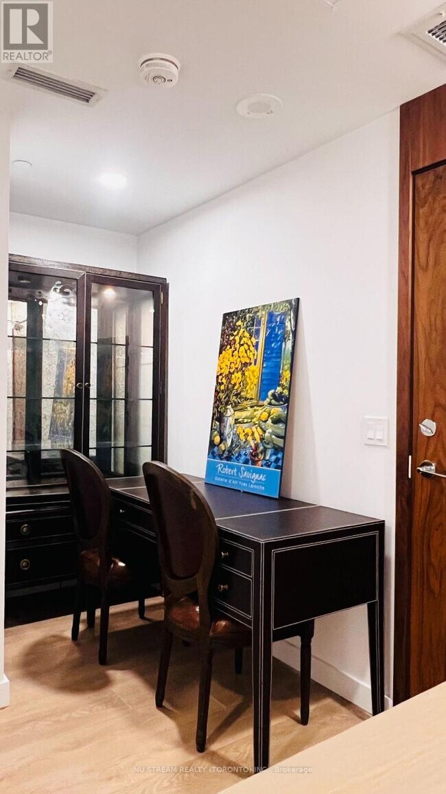 Photo du bâtiment - 68 Esther Shiner Blvd