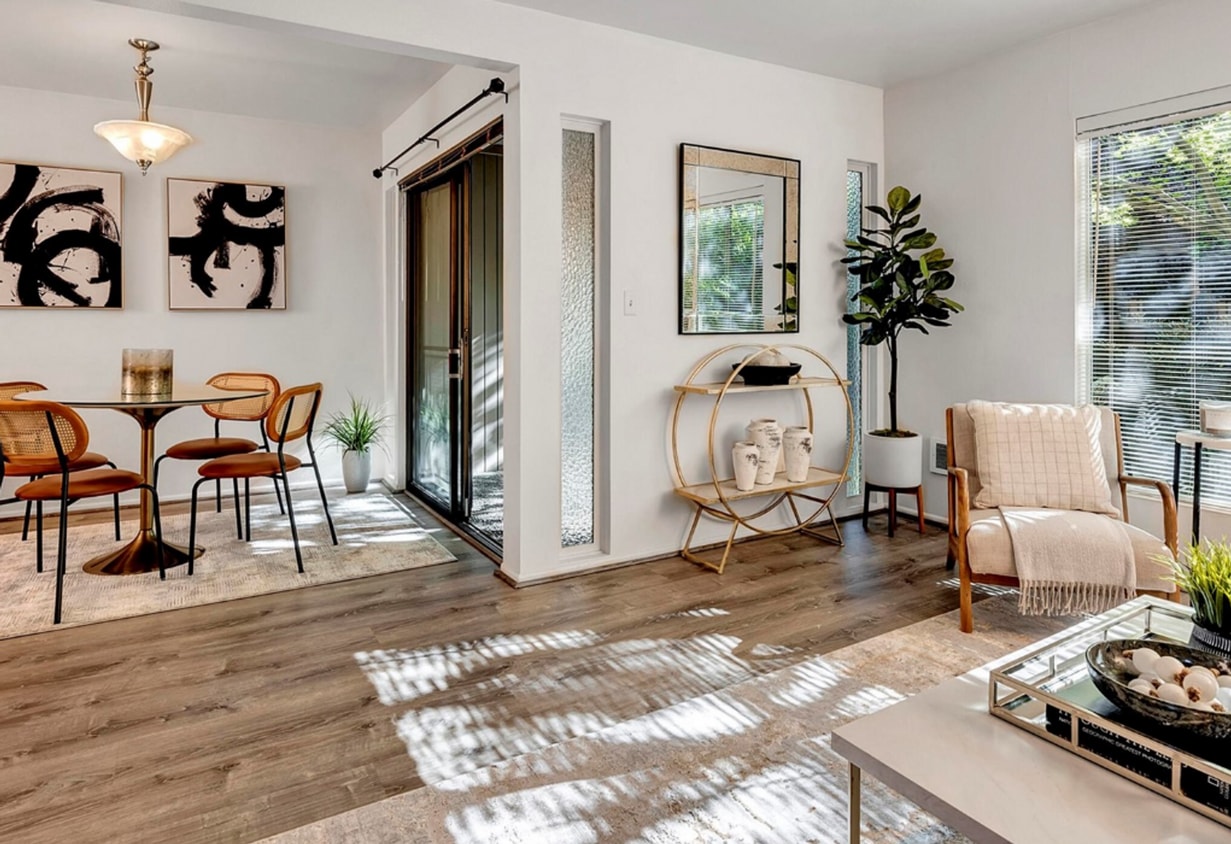 Downtown Bellevue 2 Bedroom 1.5 Bath 2 story Condo - Downtown Bellevue 2 Bedroom 1.5 Bath 2 story Condo