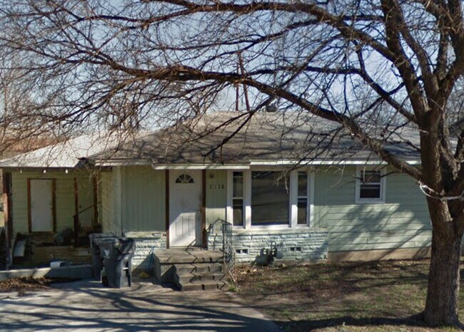 Frente - 2128 Jane St