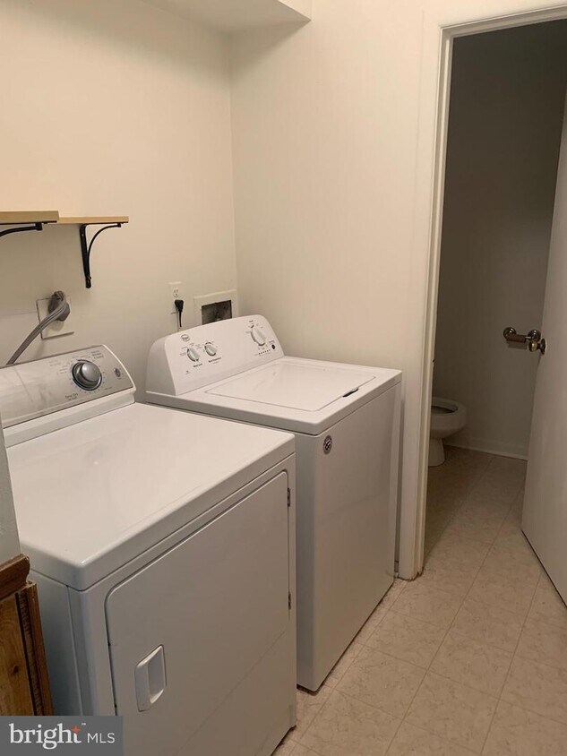 Foto principal - 242 Cameron St