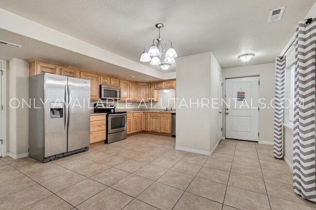 Building Photo - 2801 S Harrow Ct