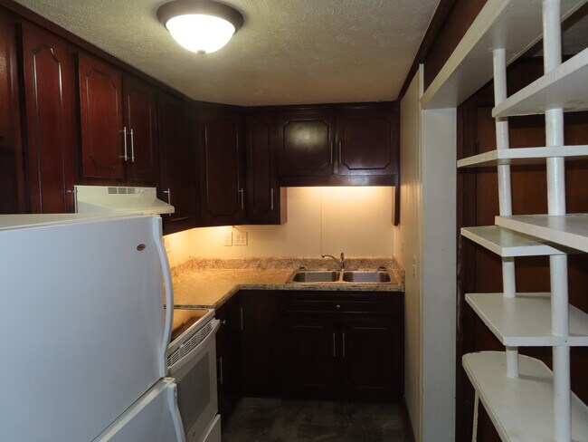 Foto del edificio - 15091 Fort Campbell Blvd