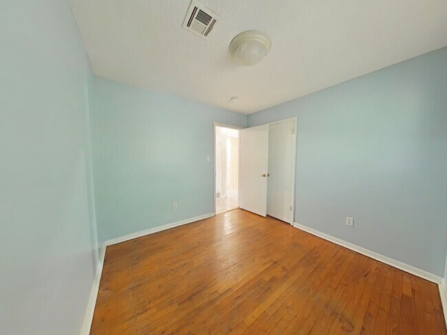 Foto del edificio - 4456 NW Baltimore Ave