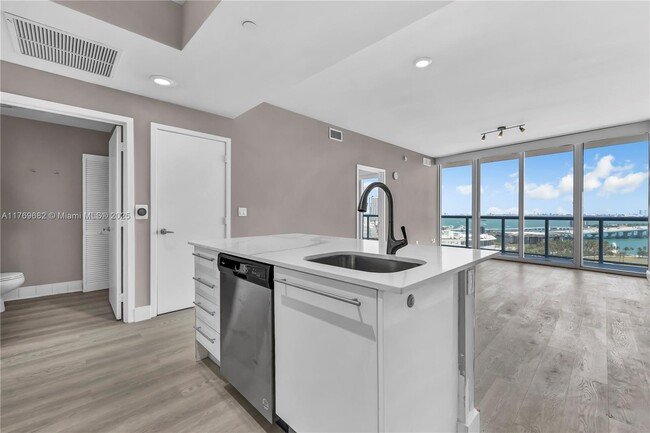 Foto del edificio - 888 Biscayne Blvd