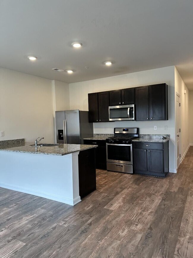 Foto del edificio - Modern Kitchen • Walk-In Closet • Private Primary Suite