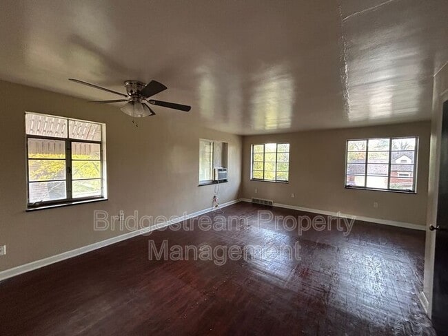 Photo - 960 Sherwood Dr House