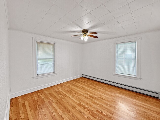 Building Photo - 28 Meadow St