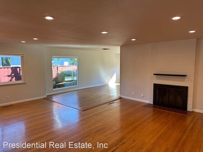 Foto del edificio - 3 br, 2 bath House - 2979 Lexford Ave