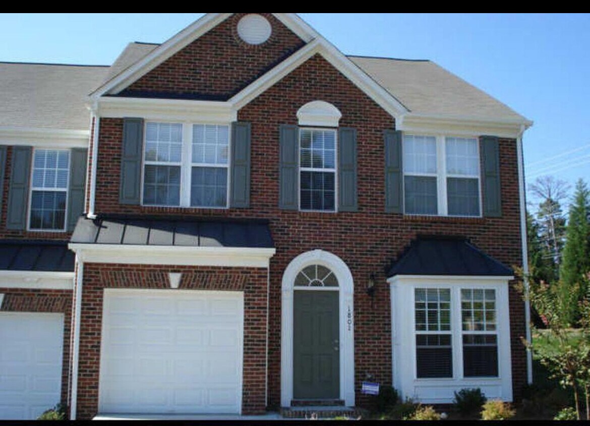 Foto principal - 1801 Robinwood Village Dr