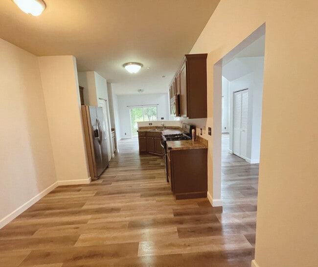 Building Photo - 1157 Goldfinch Ave