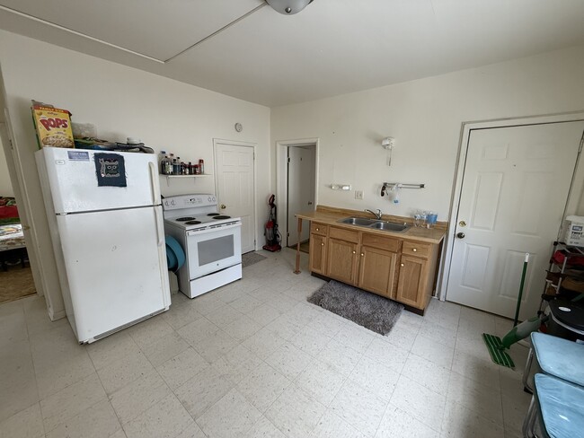 Building Photo - 233 Niagara St