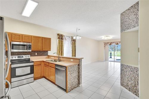 Building Photo - 4011 Banyan Trails Dr