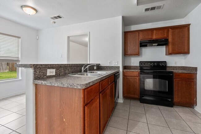 Foto del edificio - 600 Noble Grove Ln