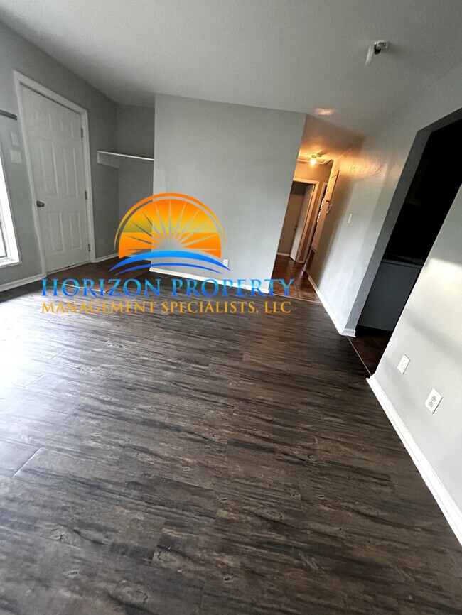 Foto del edificio - 2402 Tuxedo Dr NW