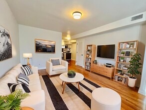 Building Photo - 218 10th St NE