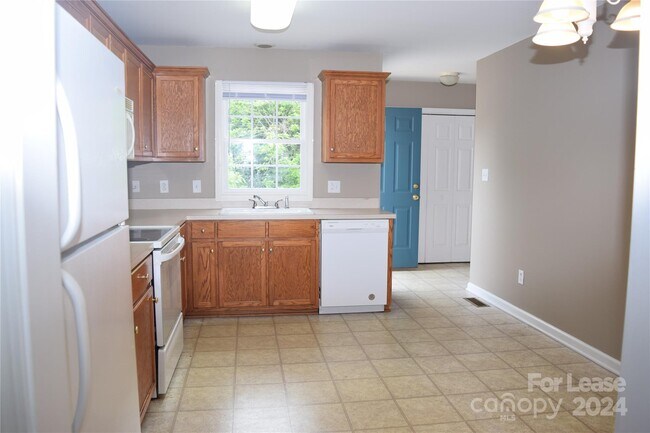 Building Photo - 2820 12th Ave SW