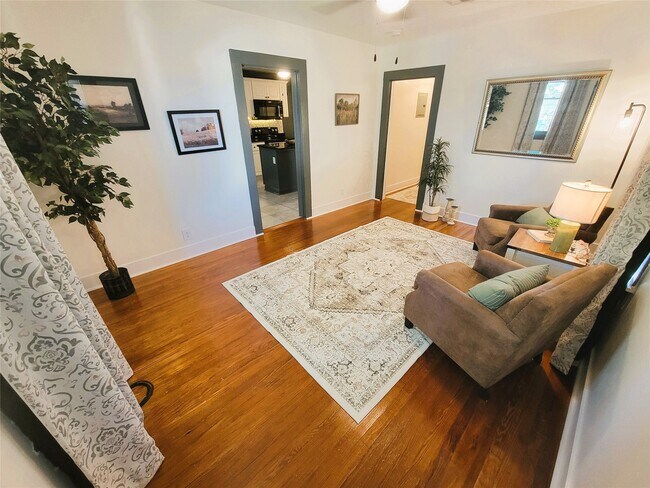 Building Photo - 5011 Avenue Q