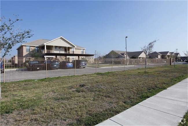 Building Photo - 308 N Eagle Pass St