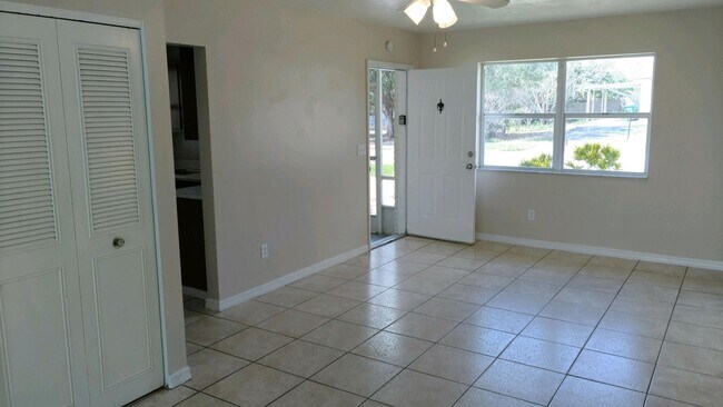 Foto del edificio - 3 Bed 1 Bath Home | Pet Friendly | Washer ...