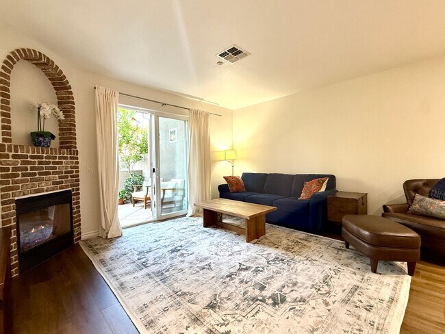 Foto del edificio - Vibrant 3 Bedroom Townhome in Bressi Ranch