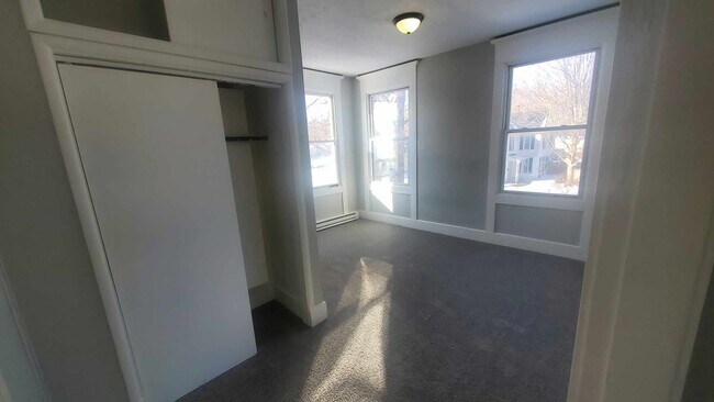 Foto del edificio - 489 E Harrison St