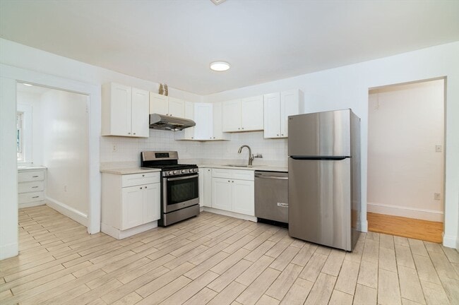 Building Photo - 135 Safford St