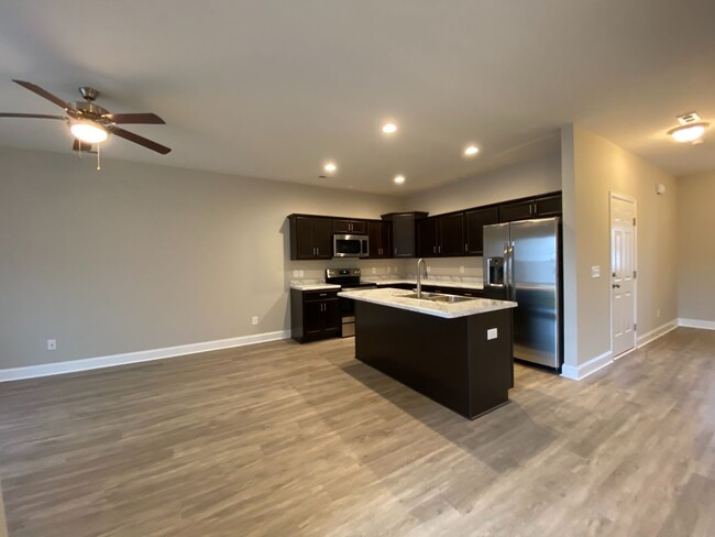 Building Photo - 3 Bed, 2.5 Bath in Stonebay Townhomes!