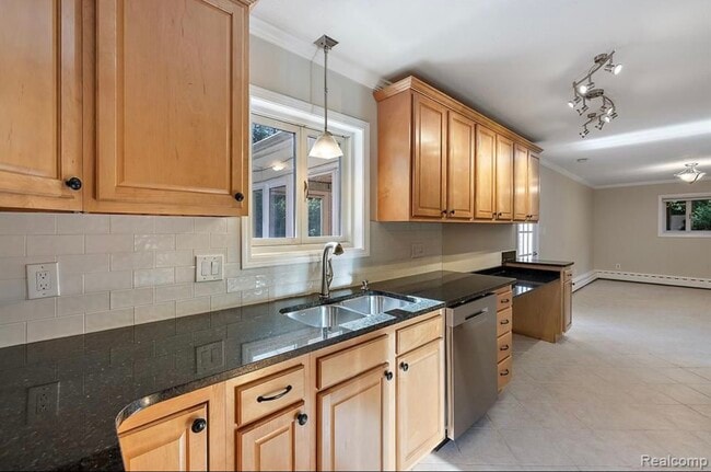 Building Photo - 6068 Glyndebourne Dr