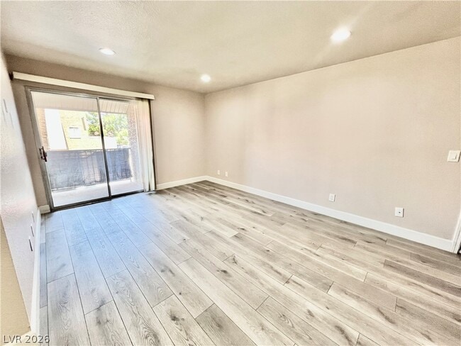 Building Photo - 5295 Indian River Dr